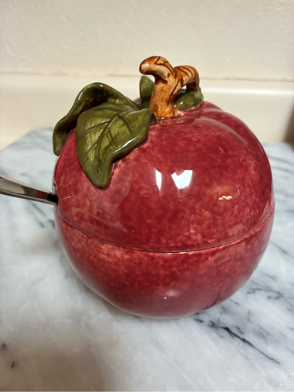 Vintage Franciscan Apple ceramic pot with Leaf Lid